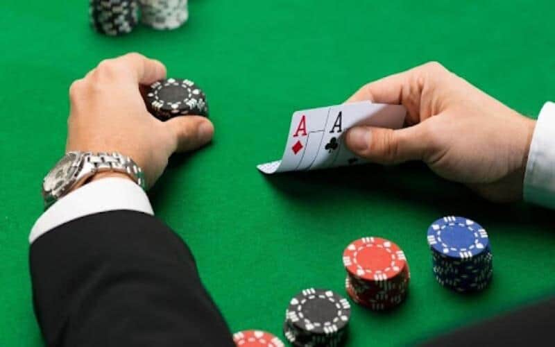 Cách Chơi Bài Poker - Hướng Dẫn Luật Chơi Từng Vòng