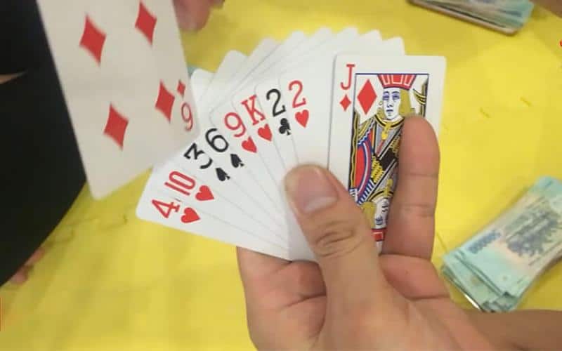 Hạn chế tình trạng để bị thối bài khi chơi sâm lốc